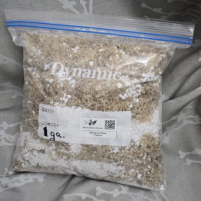 One gallon clear plastic bag filled with loose dry sphagnum moss and perlite soil blend. Bulk substrate for indoor plants.